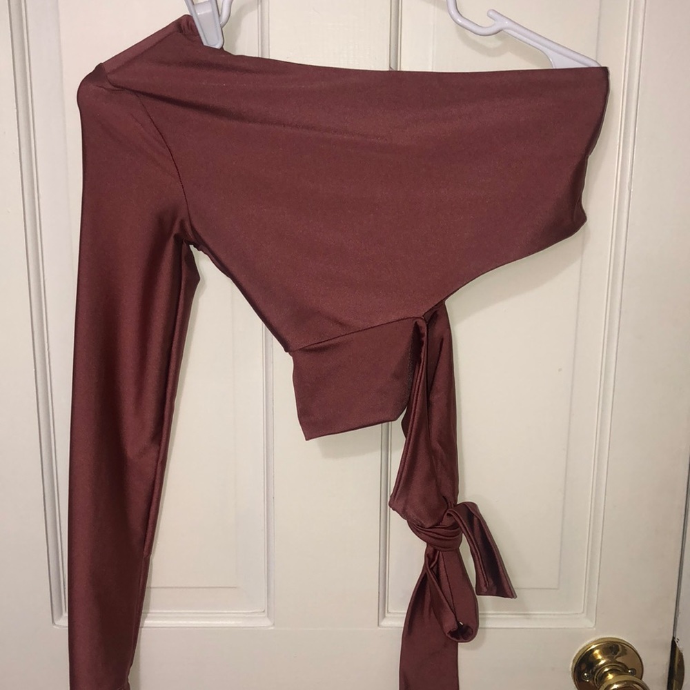 One sleeve crop top metallic peach